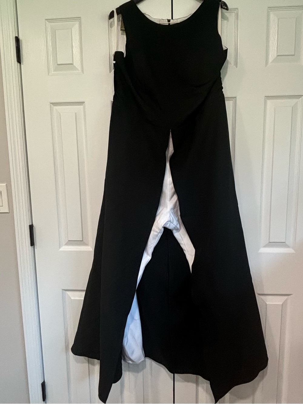 NWT Black & White Sleeveless Evening Pantsuit with White Lining Size 18
